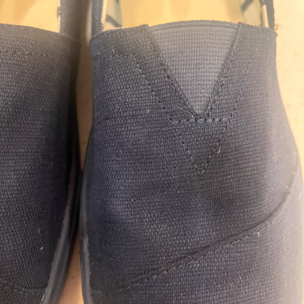 TOMS Men's Dark Blue Slip-On Loafers never worn - Picture 3 of 9